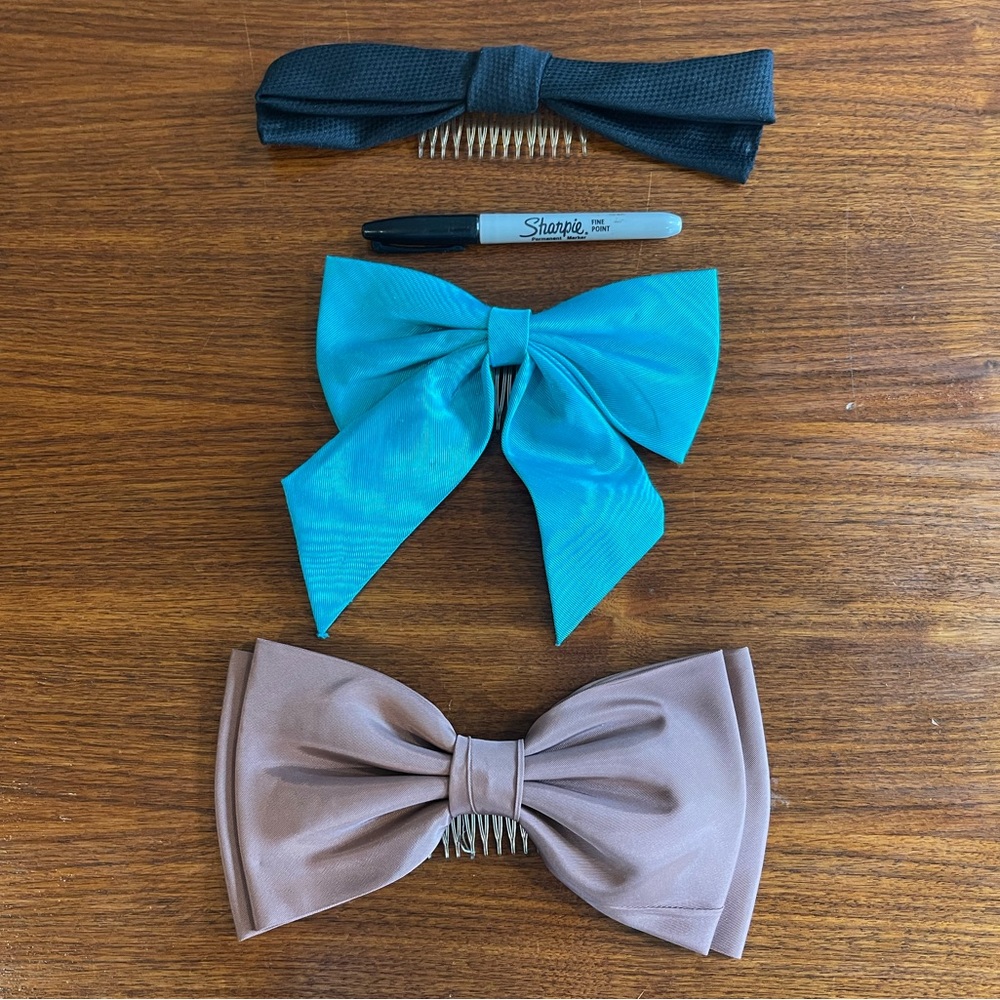 Vintage oversized hair bow lot with comb clip attachments